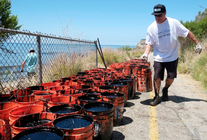 Illustration for article titled Santa Barbara Still Reeling From the Worst Oil Spill in Decades